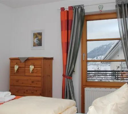 Chaletwohnung Gruener In Ruhiger, Aber Doch Zentraler Lage Von Burgberg Apartment Burgberg (Bavaria)