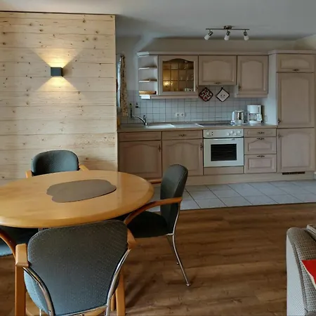 Chaletwohnung Gruener In Ruhiger, Aber Doch Zentraler Lage Von Burgberg Apartment Burgberg (Bavaria)