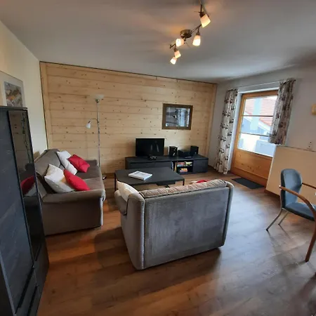 Chaletwohnung Gruener In Ruhiger, Aber Doch Zentraler Lage Von Burgberg Apartment *