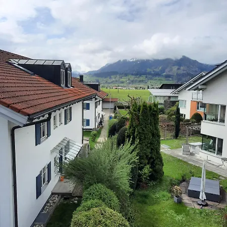 Chaletwohnung Gruener In Ruhiger, Aber Doch Zentraler Lage Von Burgberg Apartment